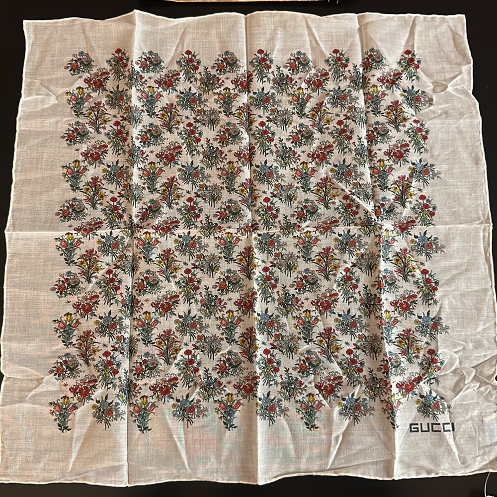 GUCCI Women Floral Scarf Handkerchief Vintage Rolled Hem NWT & Envelope